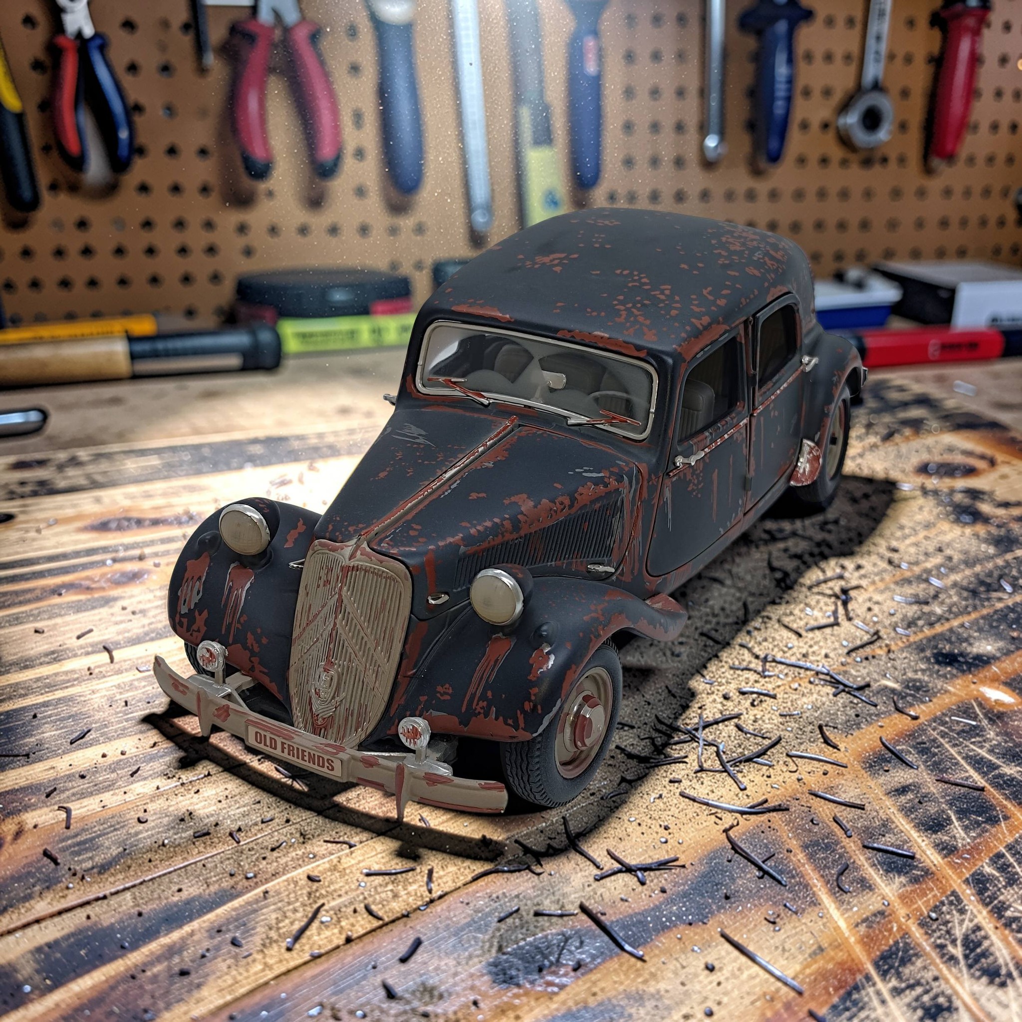 1:18 Scale MAISTO Replica of 1952 Citroën Traction Avant 15CV with
