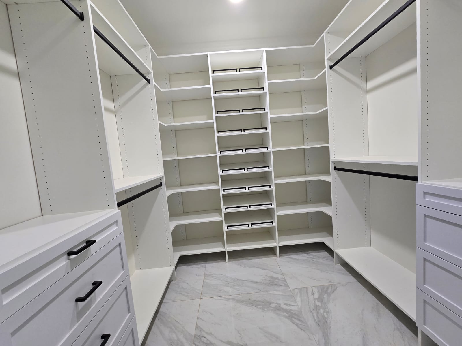 Keystone - 🚪 𝗠𝗮𝘅𝗶𝗺𝗶𝘇𝗲 𝗬𝗼𝘂𝗿 𝗦𝗽𝗮𝗰𝗲 𝘄𝗶𝘁𝗵 𝗖𝘂𝘀𝘁𝗼𝗺 𝗖𝗹𝗼𝘀𝗲𝘁𝘀! 🏡 Tired of ...