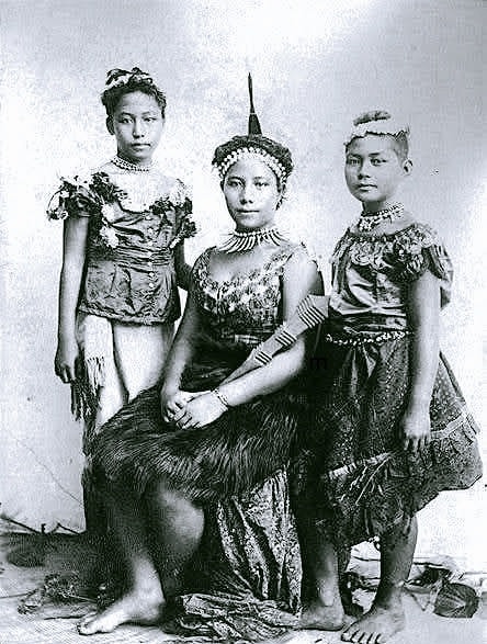 Portrait of three Samoan girls, 1890s