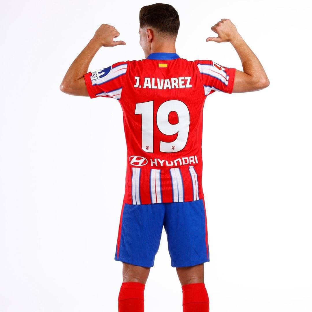 Julian Alvarez will wear the no.19 at Atlético Madrid.