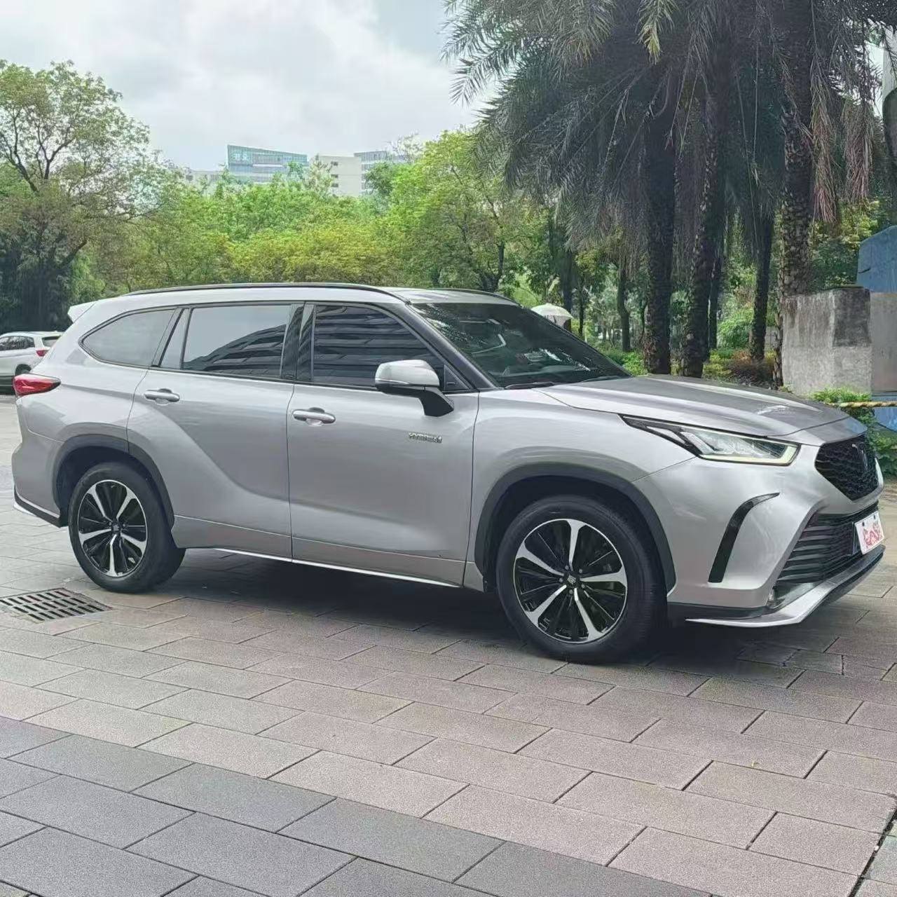 Attitude その他 Excellent condition 2.0t hybrid SUV with four-wheel drive and top