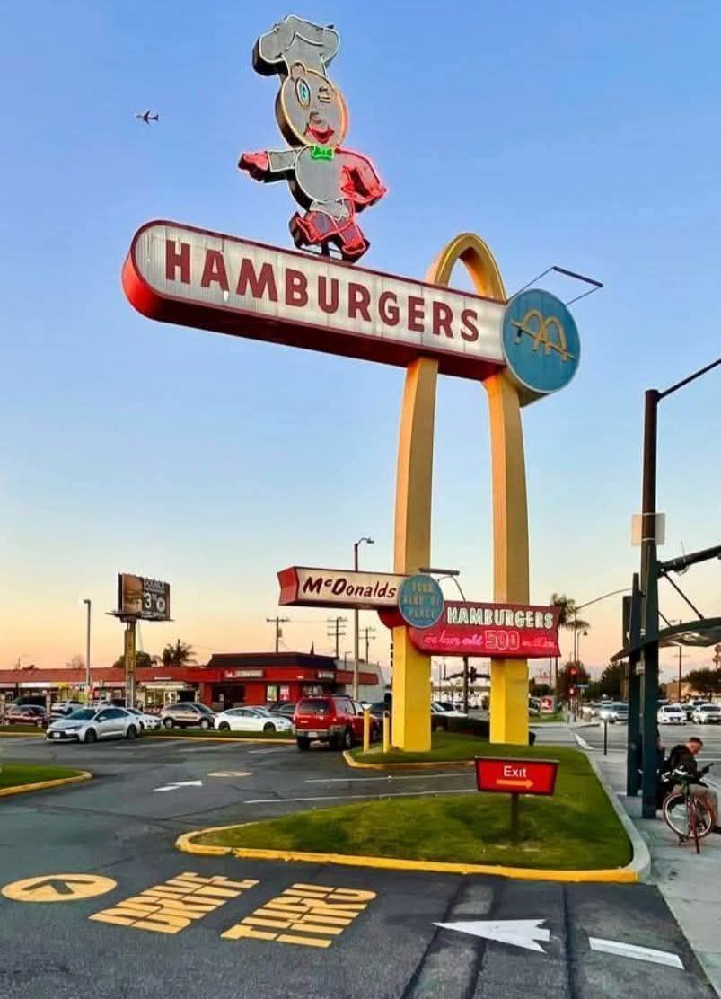 McDonald's first logo featured a winking cartoon chef called Speedee.