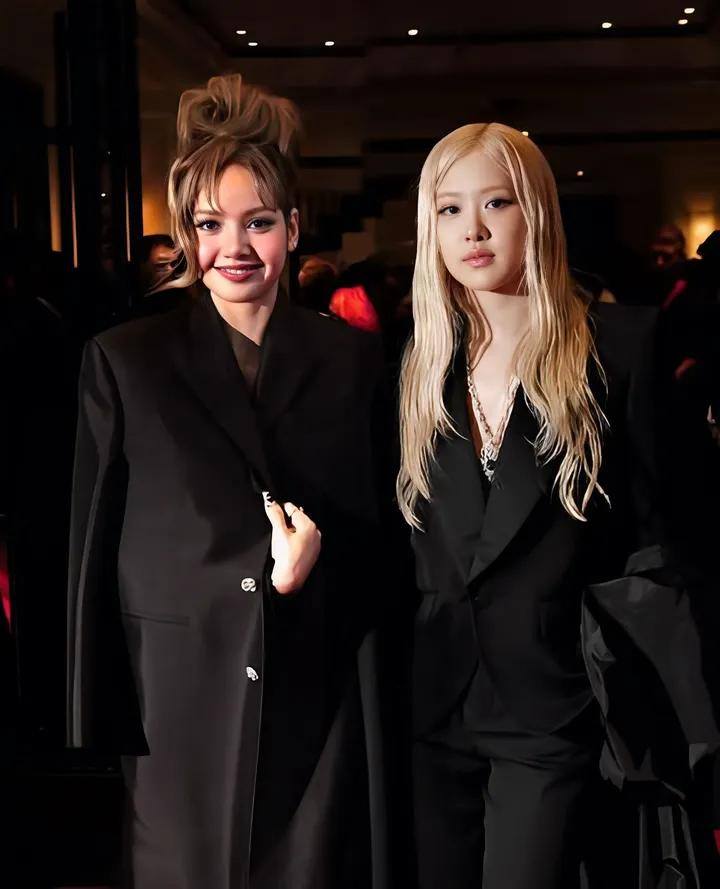 JENNIE, LISA, & ROSÉ ON MET GALA 2025🖤🩷 3/4