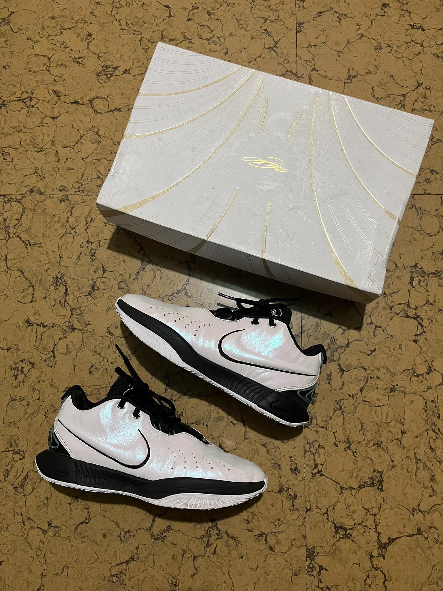 Confidence starts from the kicks 💗👟 LEBRON WITNESS IX PARTICLE