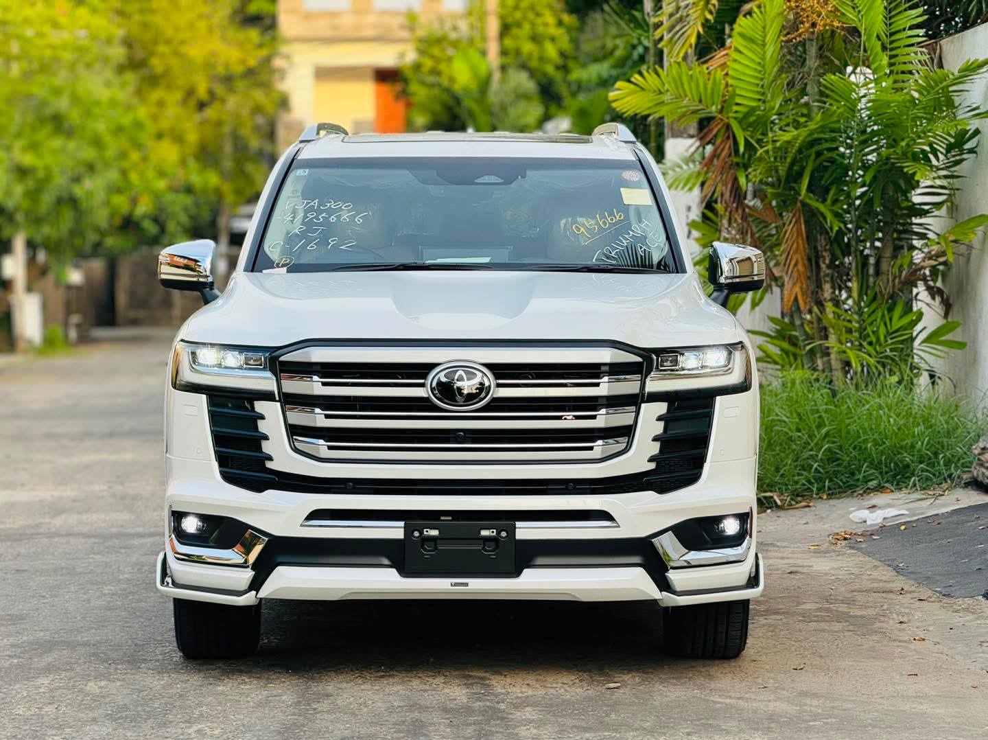 2025 BRAND NEW TOYOTA LAND CRUISER PRADO TRJ250 VX (The Highest