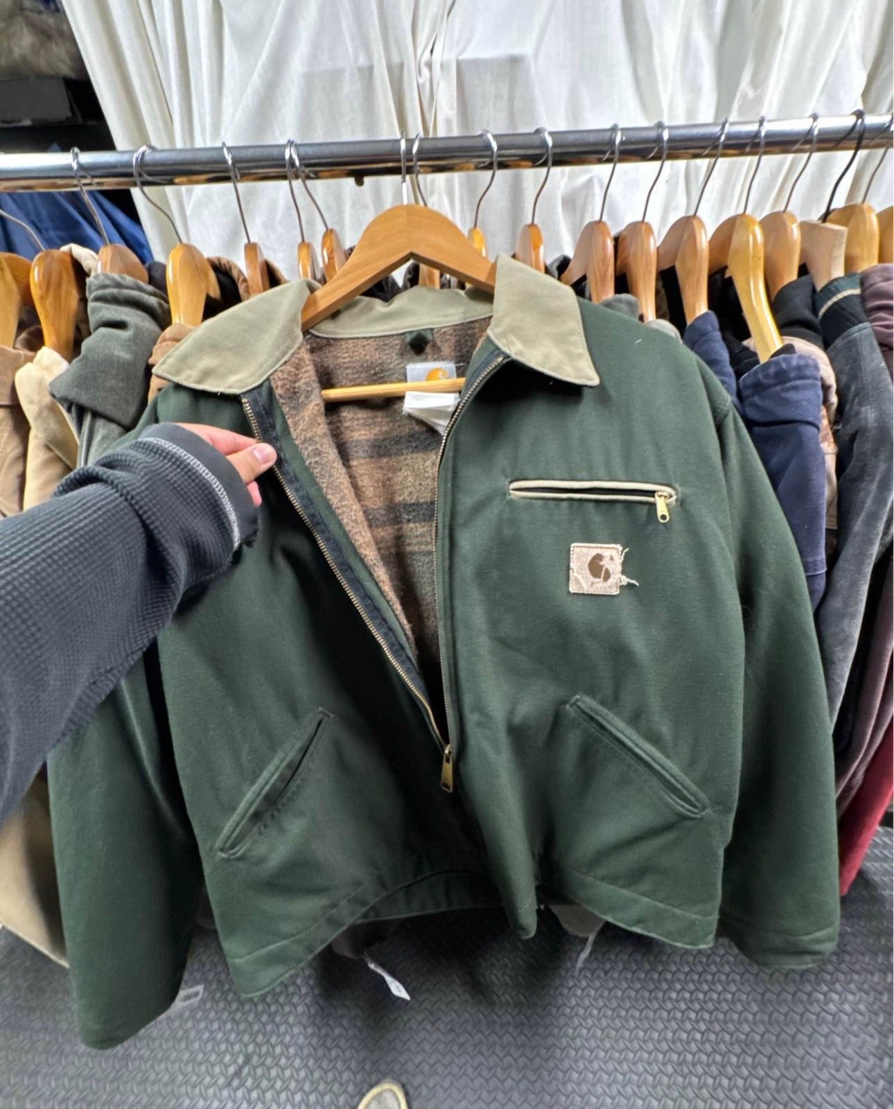 J129 Carhartt Detroit Jacket OLV Colorway Large Regular. Patch is 
