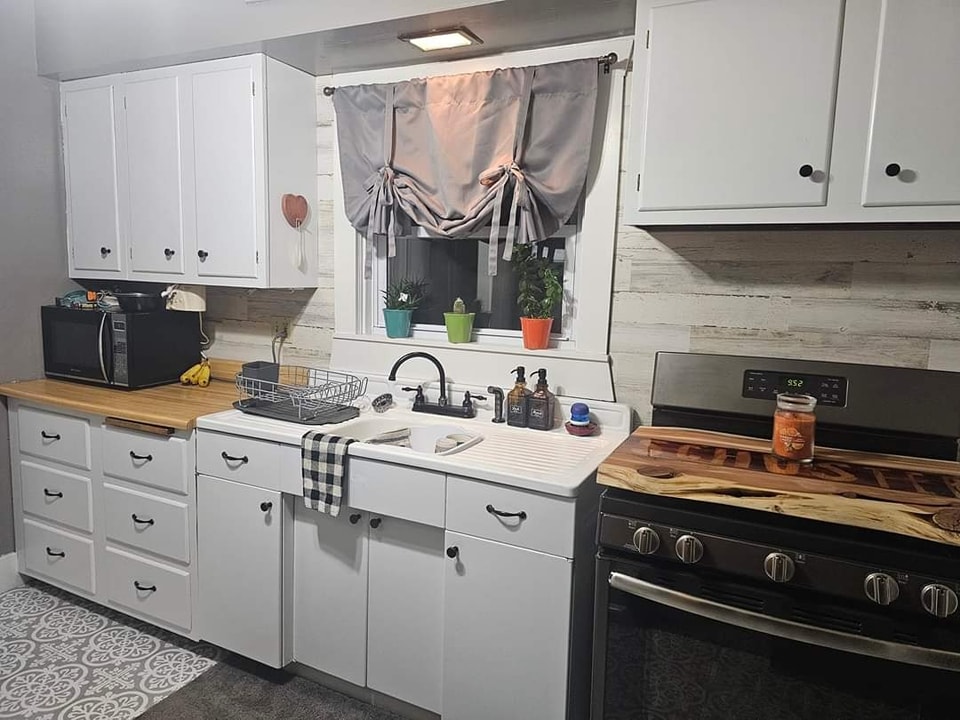 Here's more pictures of the kitchen. 1927.