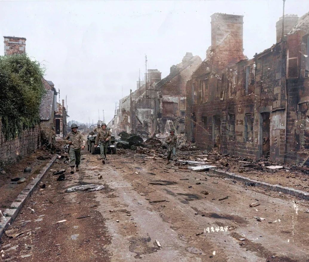 JeepHistoria - Soldiers of the 1st U.S. Infantry Division, accompanied ...