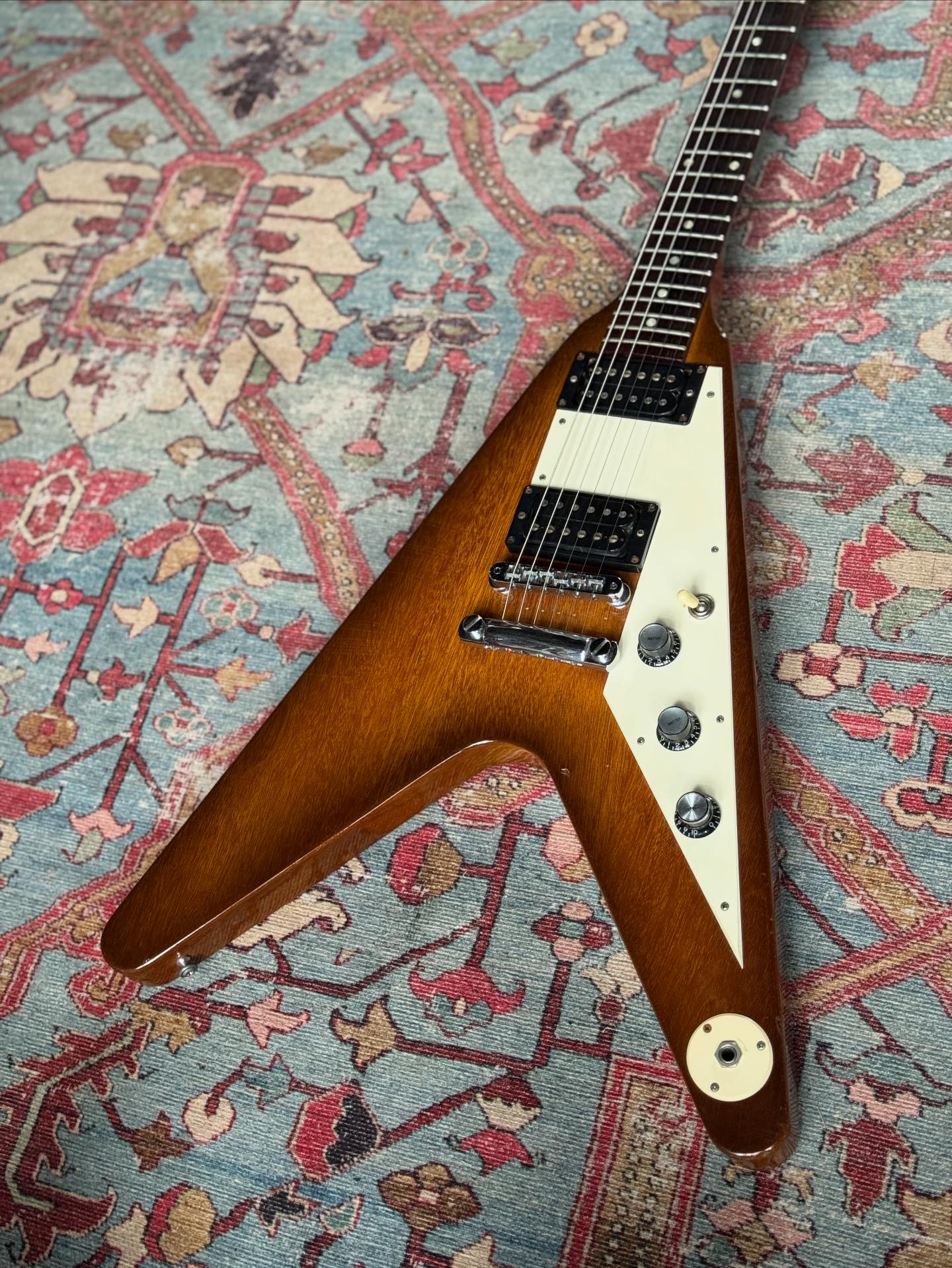 ギター Gibson Flying V '98 Limited Edition 2000 Phenominal 2000 Gibson Flying V '98 Limited Edition in natural