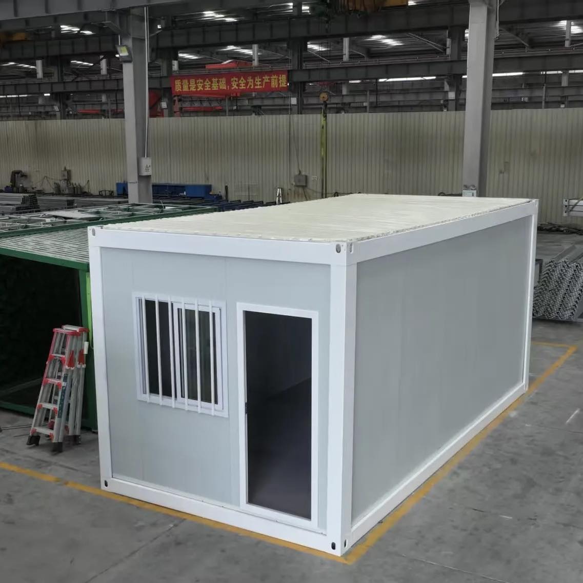 Welding of the column support for the container house #b2b #modular # ...