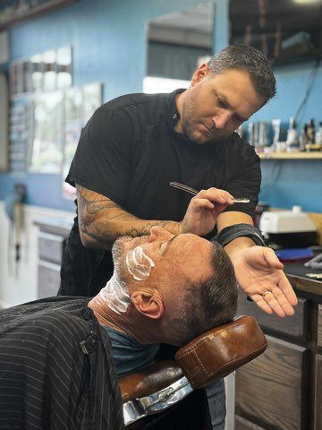 Venice - The lost art of the straight razor. Ever wondered what a true ...