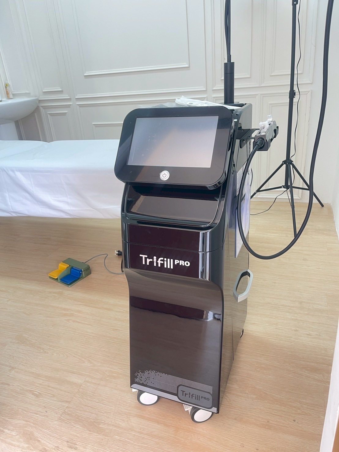 สาธิตเครื่อง Trifill Pro ให้คุณหมอ โดยผู้เชี่ยวชาญด้านเครื่องมือแพทย์ ...