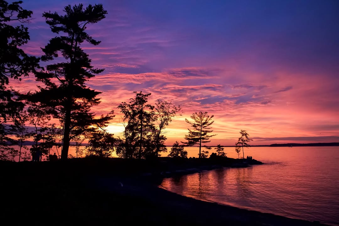 I Love - A spectacular sunset in Vermont (Photo by Cathy Hudson) 🍁 Be ...