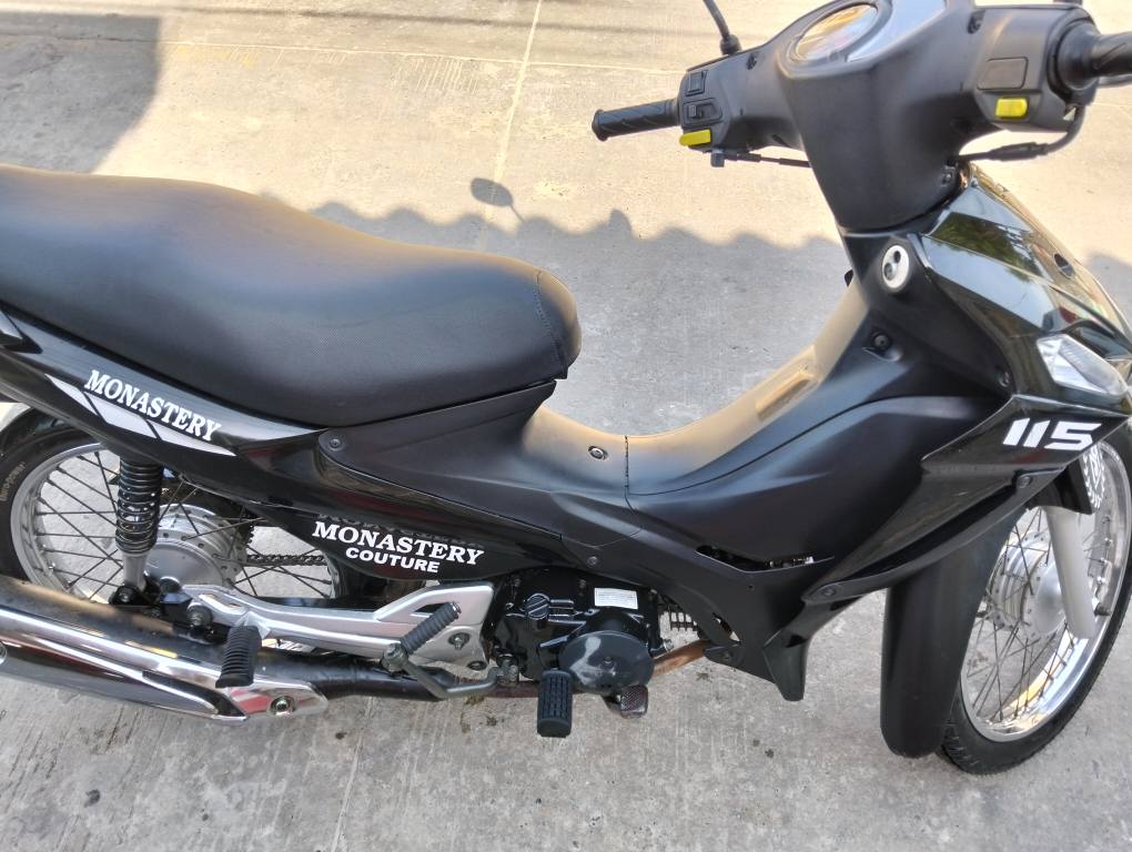 Vendo moto viva R modelo 2022 con papeles al día posible traspaso