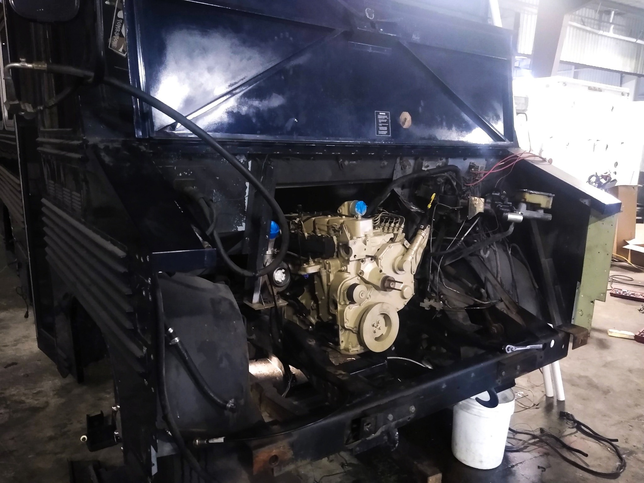 Busandbunny - And here is the new 12 valve 5.9 Cummins Engine sitting ...