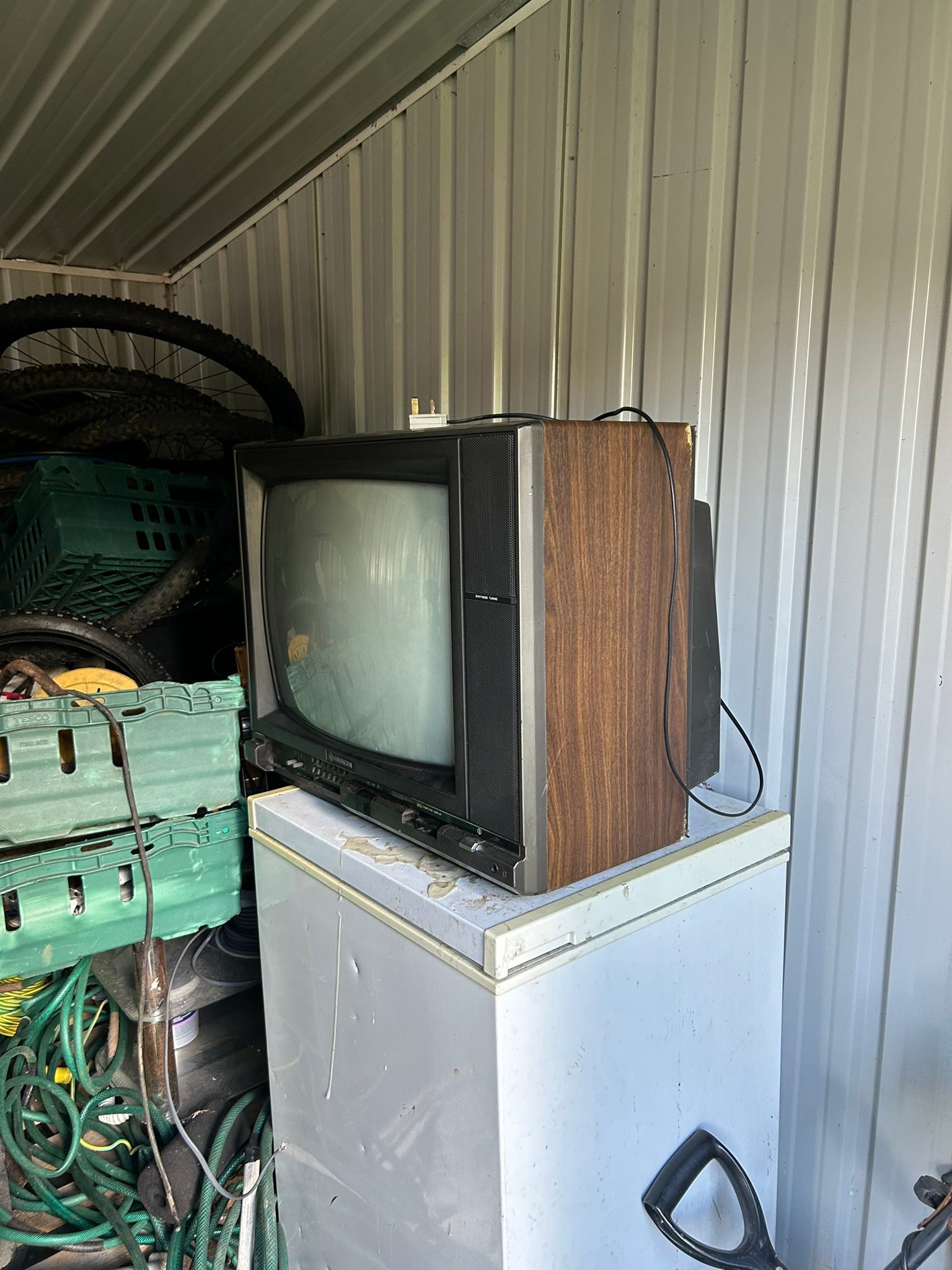 How to fix an old CRT TV that won't power on?