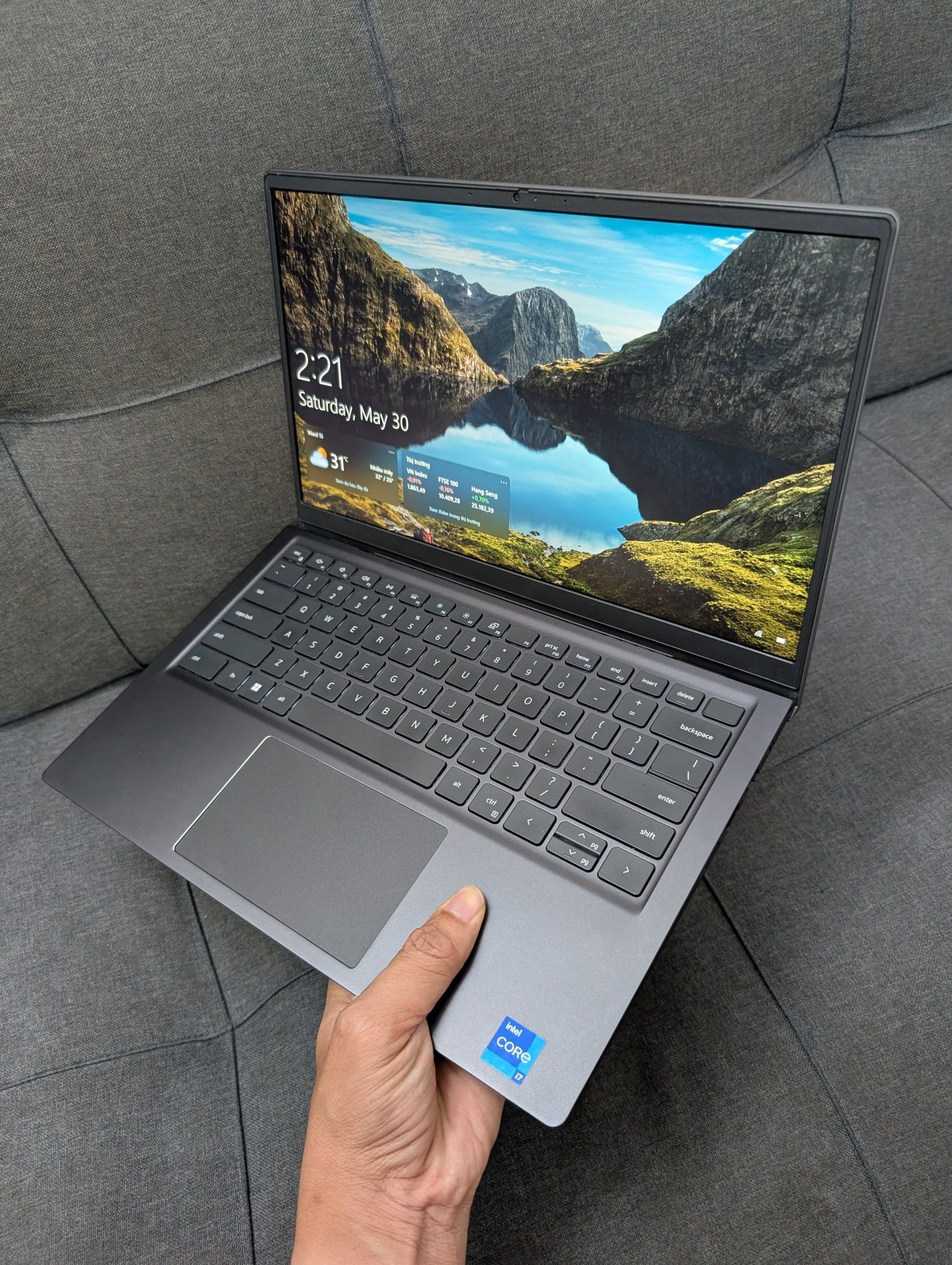 Dell Vostro 5410 Vỏ nhôm sang trọng, cấu hình cao, đa nhiệm tốt 