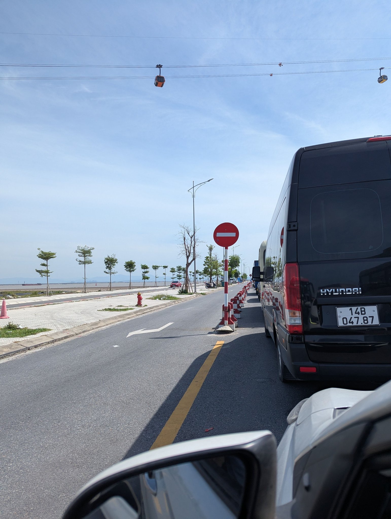 Sáng mai em từ HN đi Cát Bà. Xin hỏi mn ngày thường có phải đợi 