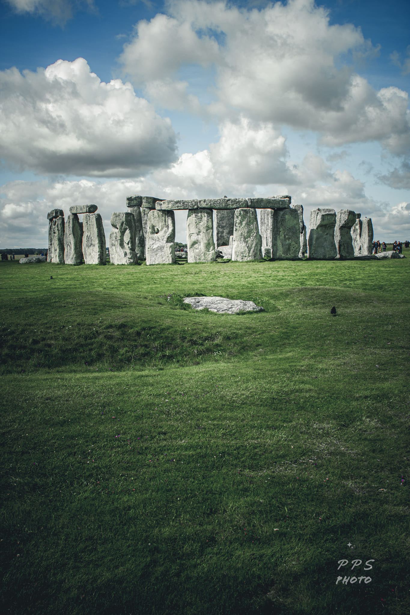 TELL YOUR FRIENDS!!! The Stonehenge II logo is just 👌