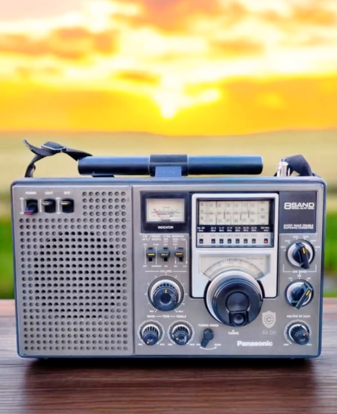 PANASONIC RF-2200 PANASONIC RF-B300 JAPAN 1977/1983.