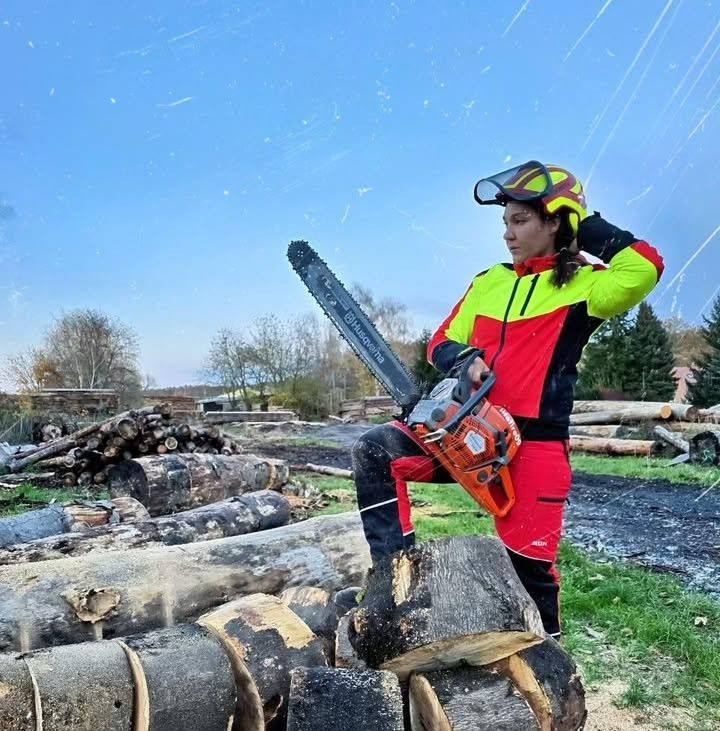42” bar with a side of springboards for this double! #treework #logging ...
