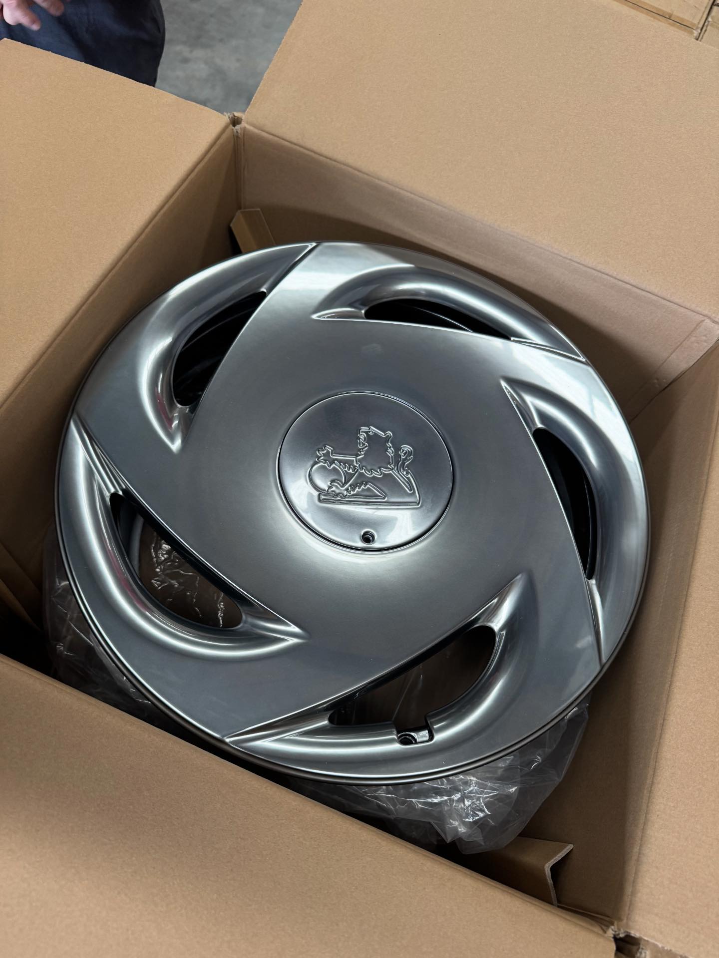 DKS - Last set of hubcap rims left 😉 Shadow chrome 🔥🔥 Inbox me for any ...