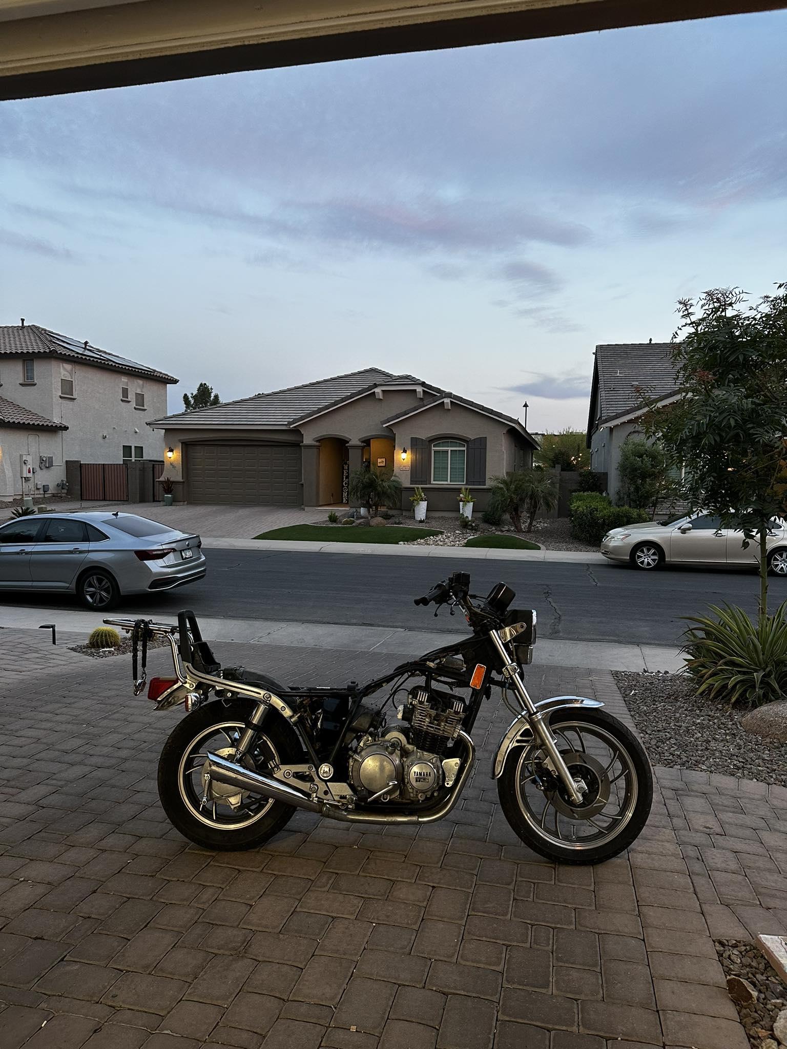 Who is a local motorcycle mechanic in Maricopa AZ for a 1983