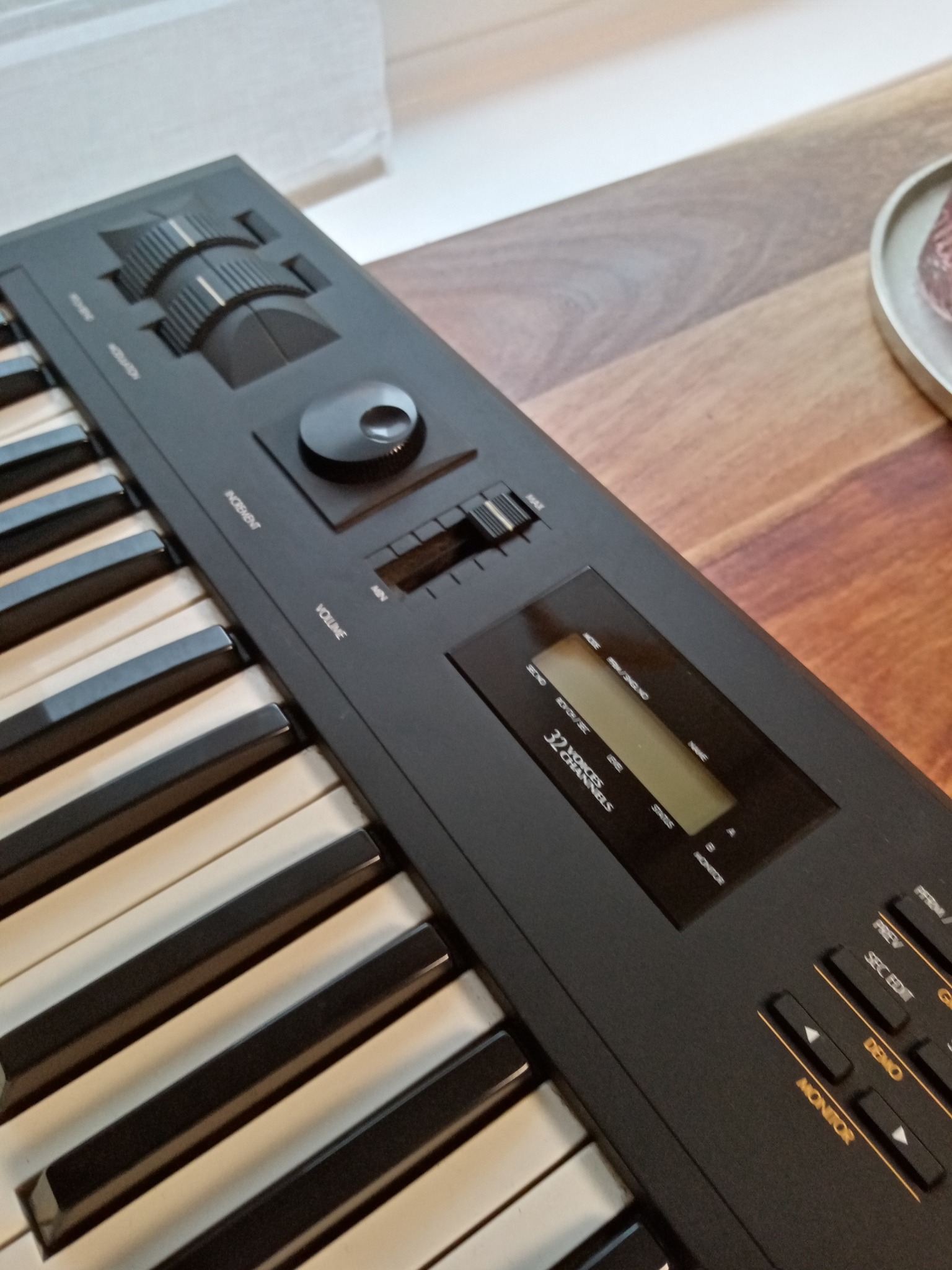 Kawai K 11 very cool syntheziser