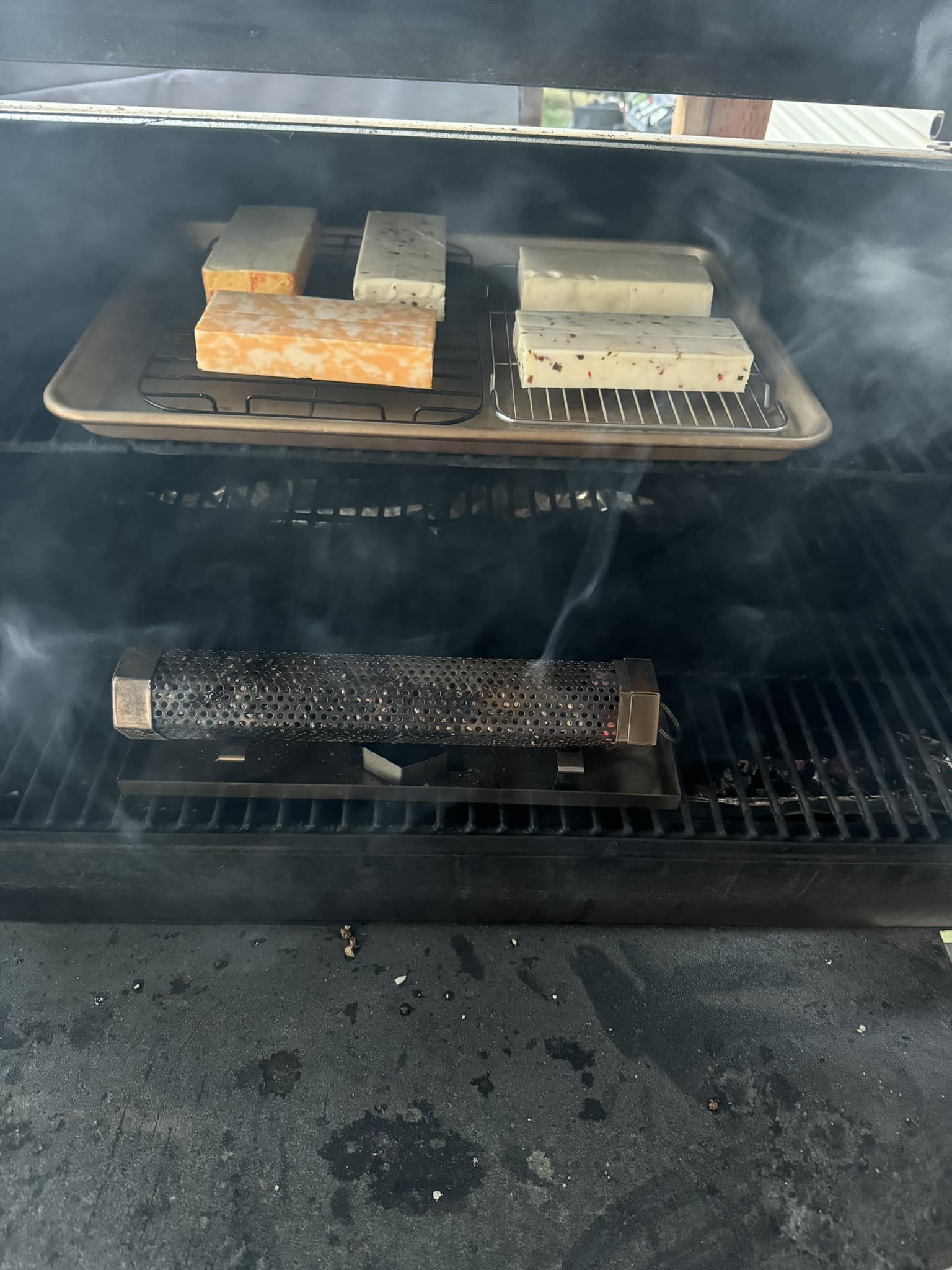 How to use a smoke tube for cold smoking cheese?