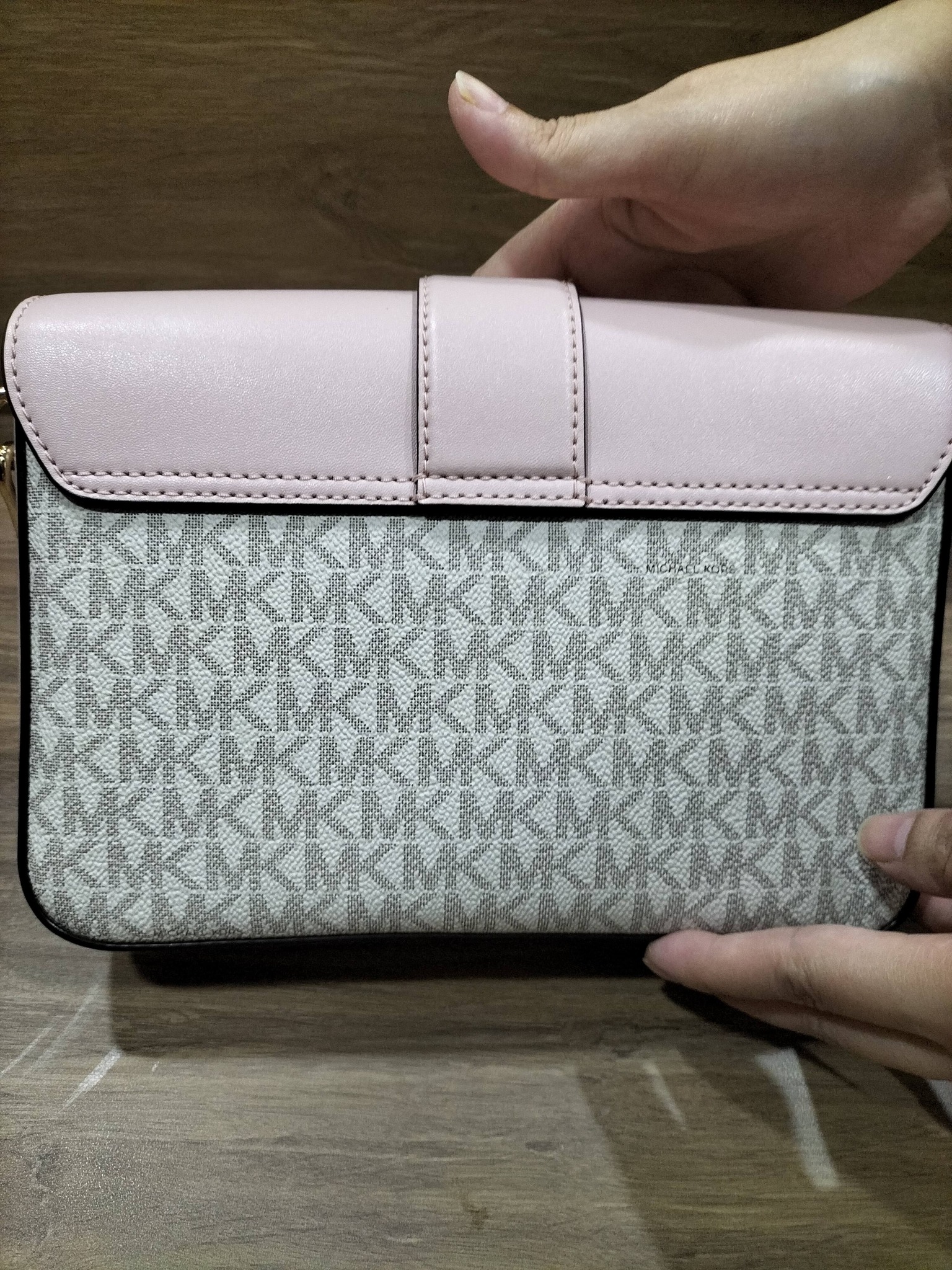 ✨ 忍痛割爱· 近全新MK 包包出让?