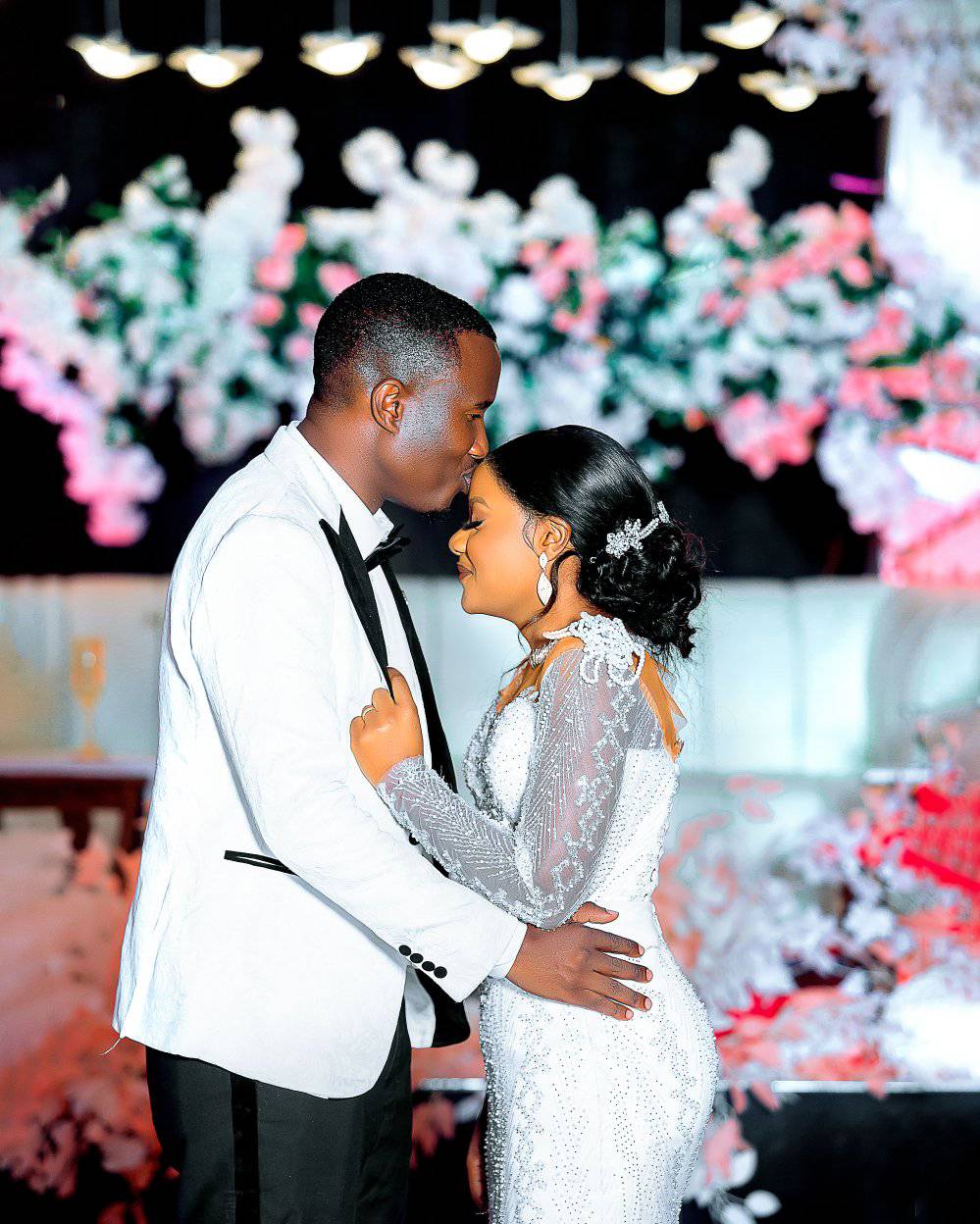sauti-fidia-tinga-akiwa-na-mke-wake-muda-umeamua-jambo-facebook