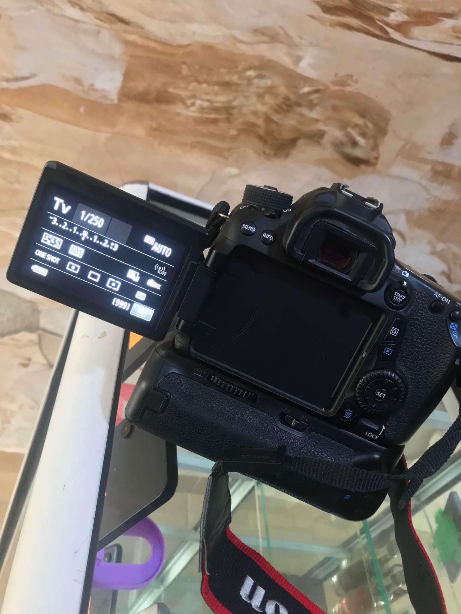 CANON EOS 70D?? Sigma DC 17-50mm 1:2.8 EX HSM Optical Stabilizer 
