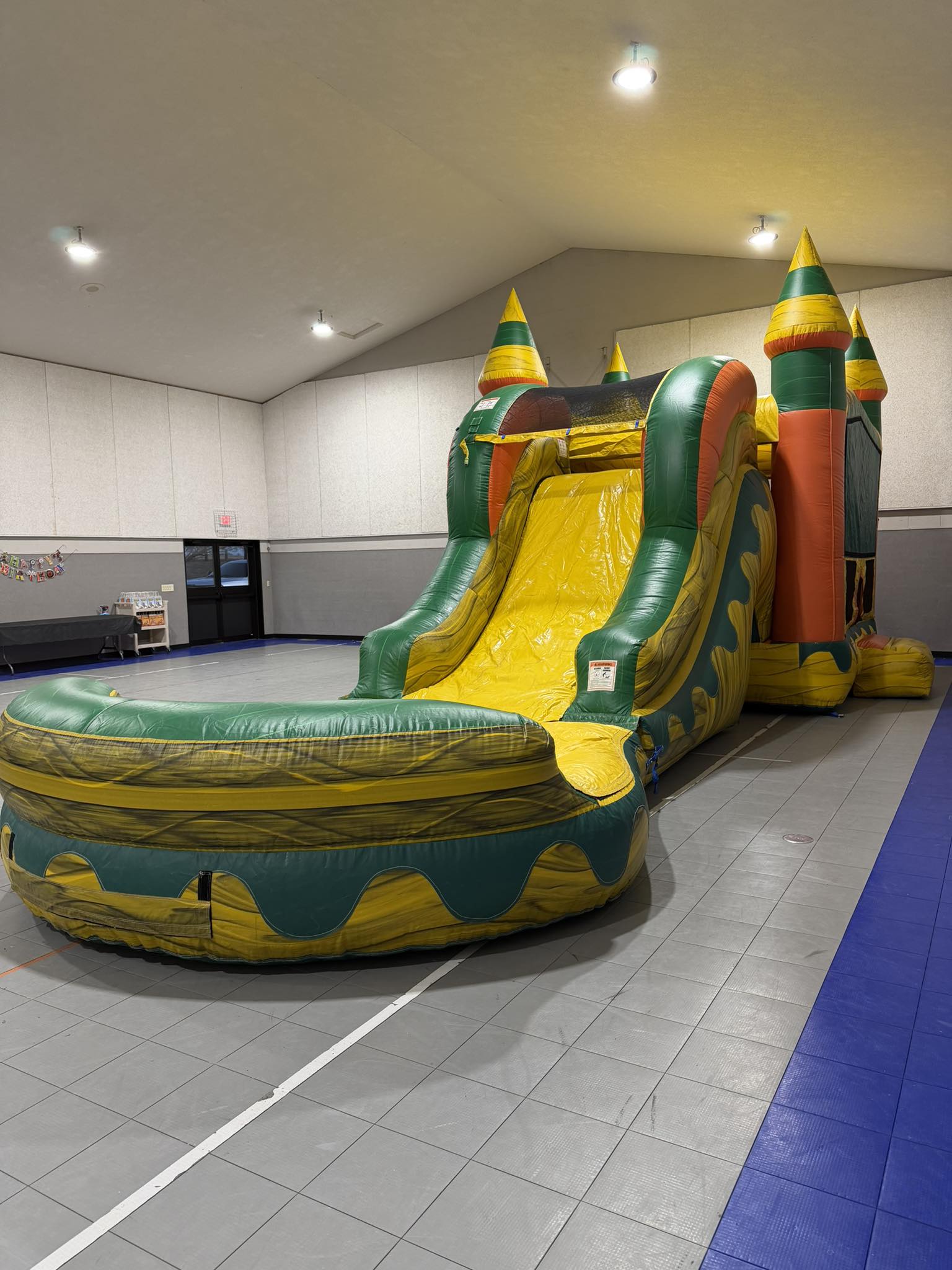 Bounce house rental this... - Party Hopper Inflatables, LLC | Facebook