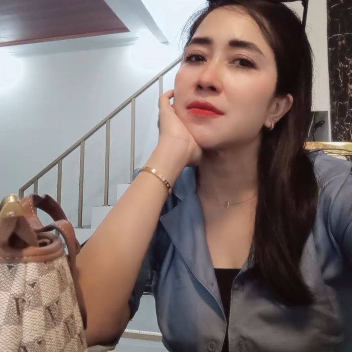 Ella Rey