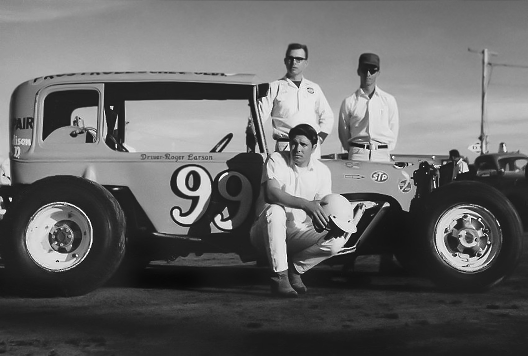 Sprint - Circa 1969 - Huset's Speedway - Roger Larson and crew posing ...