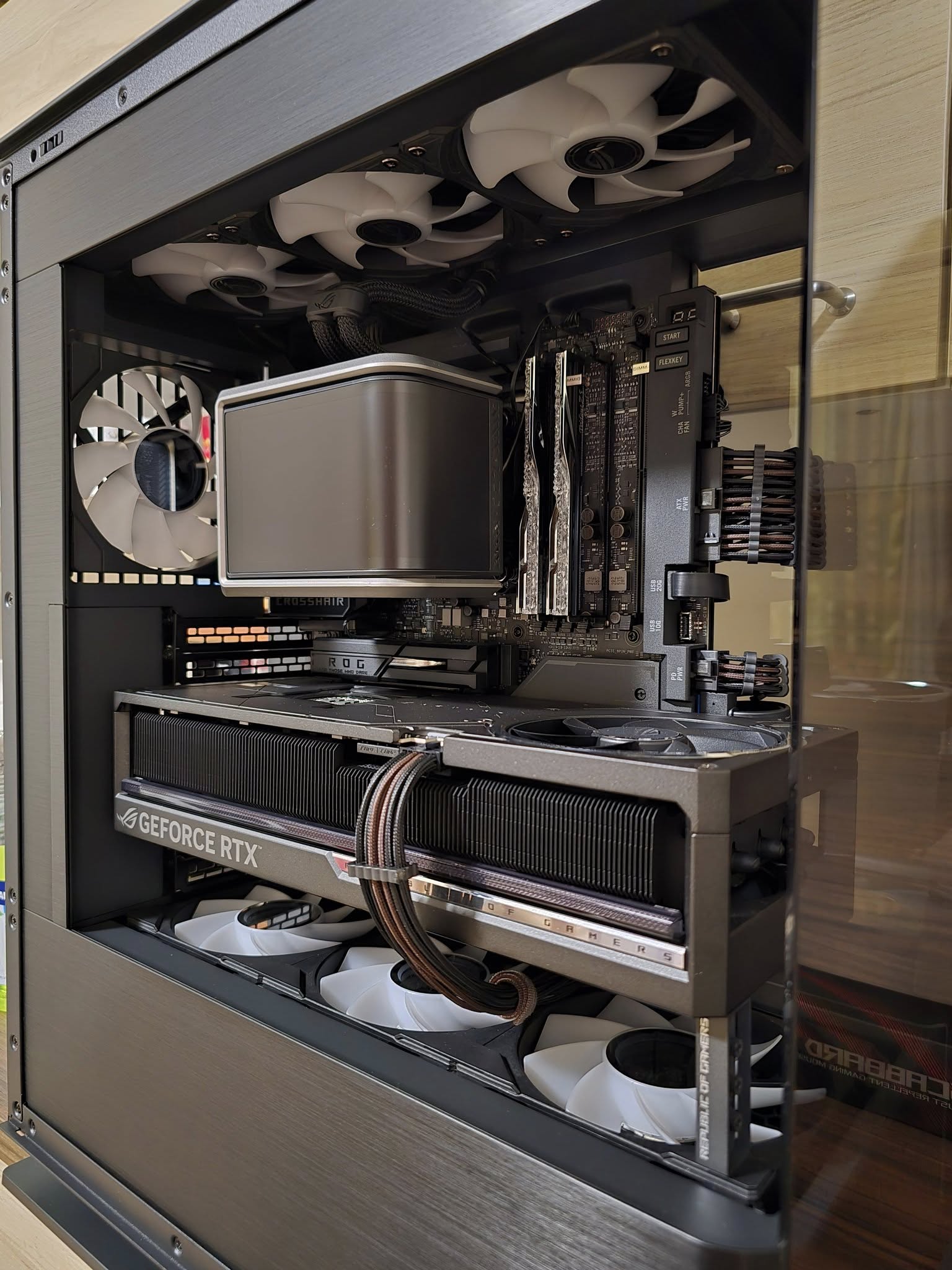 Asus rog gaming rig with ryzen 9950x3d and trident z5 royal neo