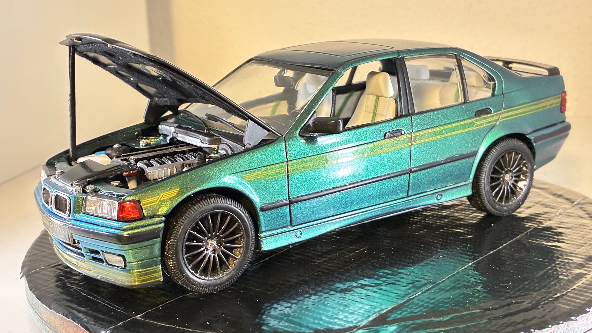 Revell BMW Alpina B6 2.8 - 1:24