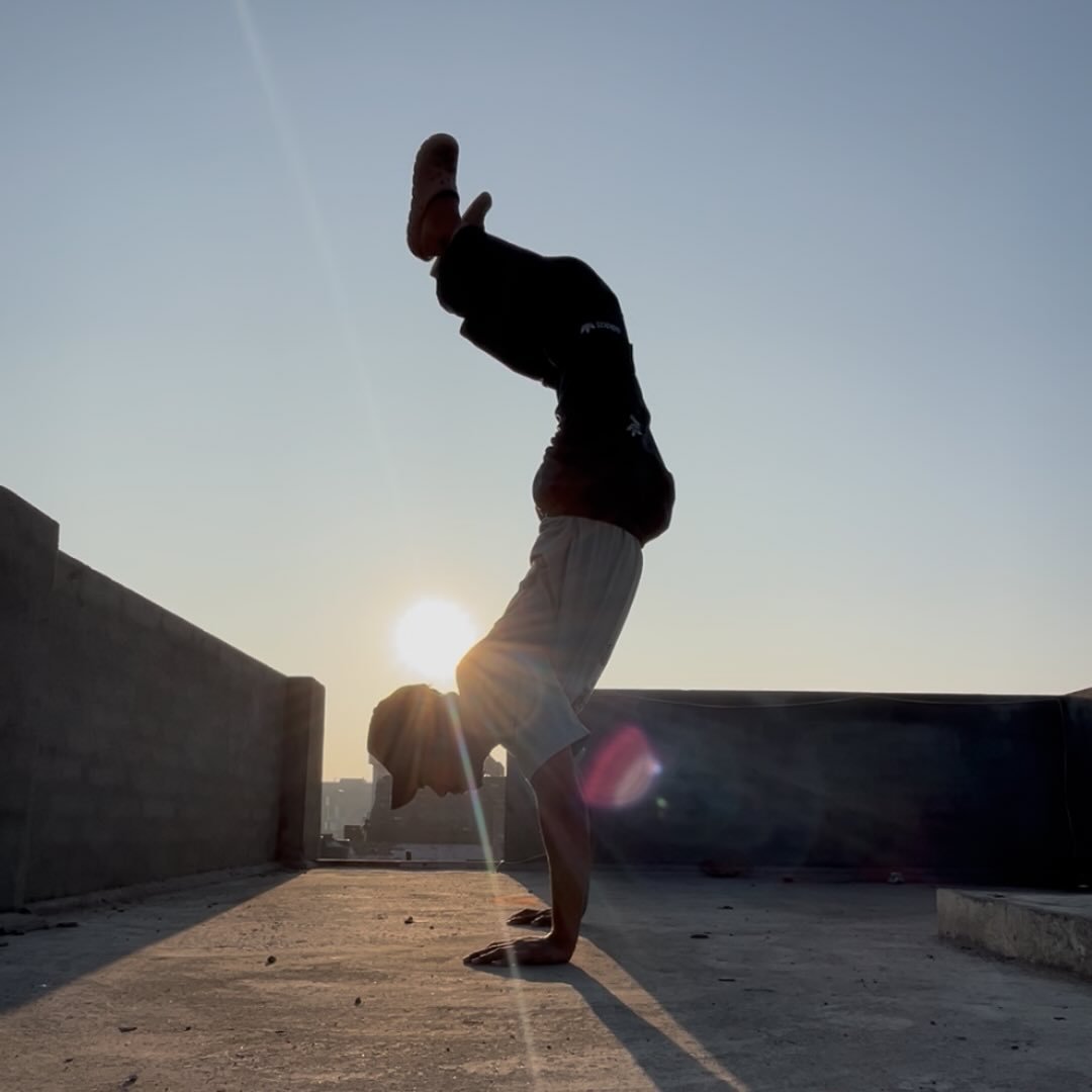 Challenge accepted hand stand . . . . #viral #train hard #calisthenics ...