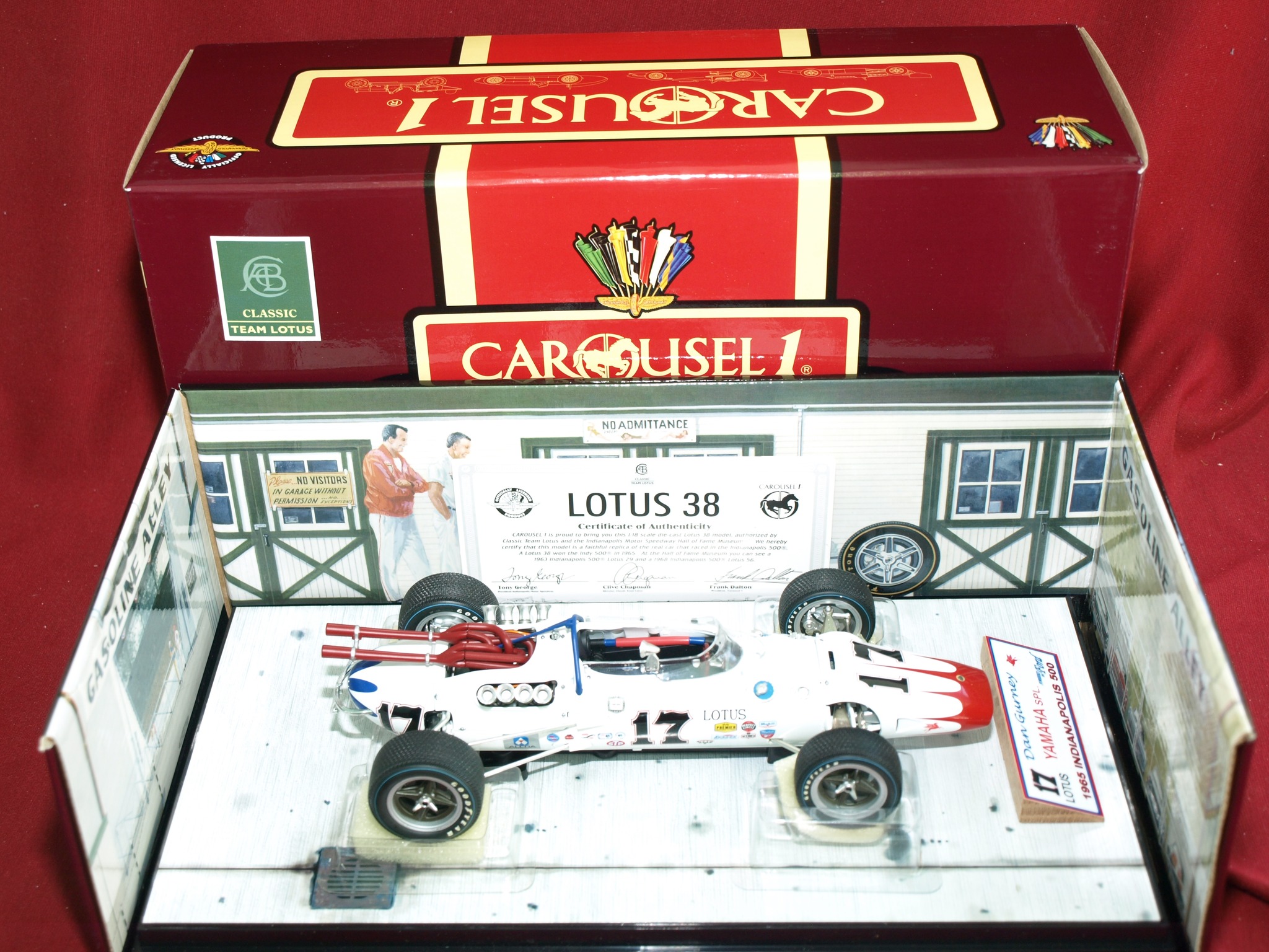 Lotus 38, 1965 Winner 500 Indy, driver: Jim Clark Carousel 1:18