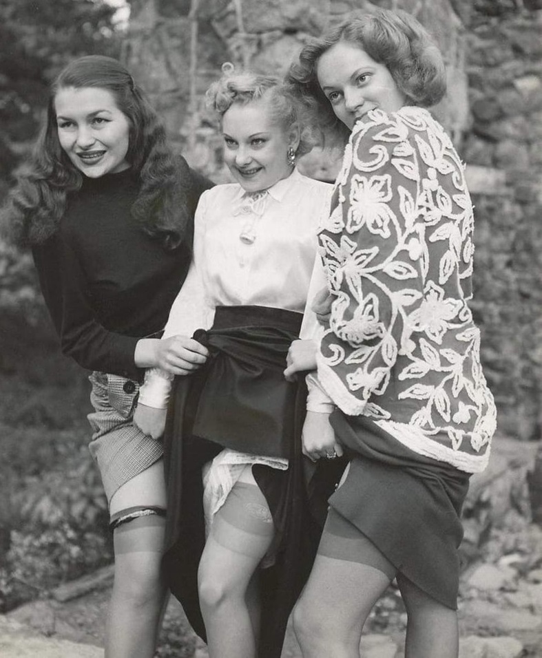 The introduction of nylon in 1939 by... - History pictures | Facebook