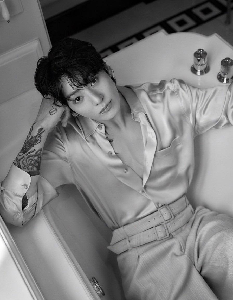270526 | #EVAN IN ELLE KOREA OHHHHH 🪽GOD HIS VISUAL 🫶🤍😭