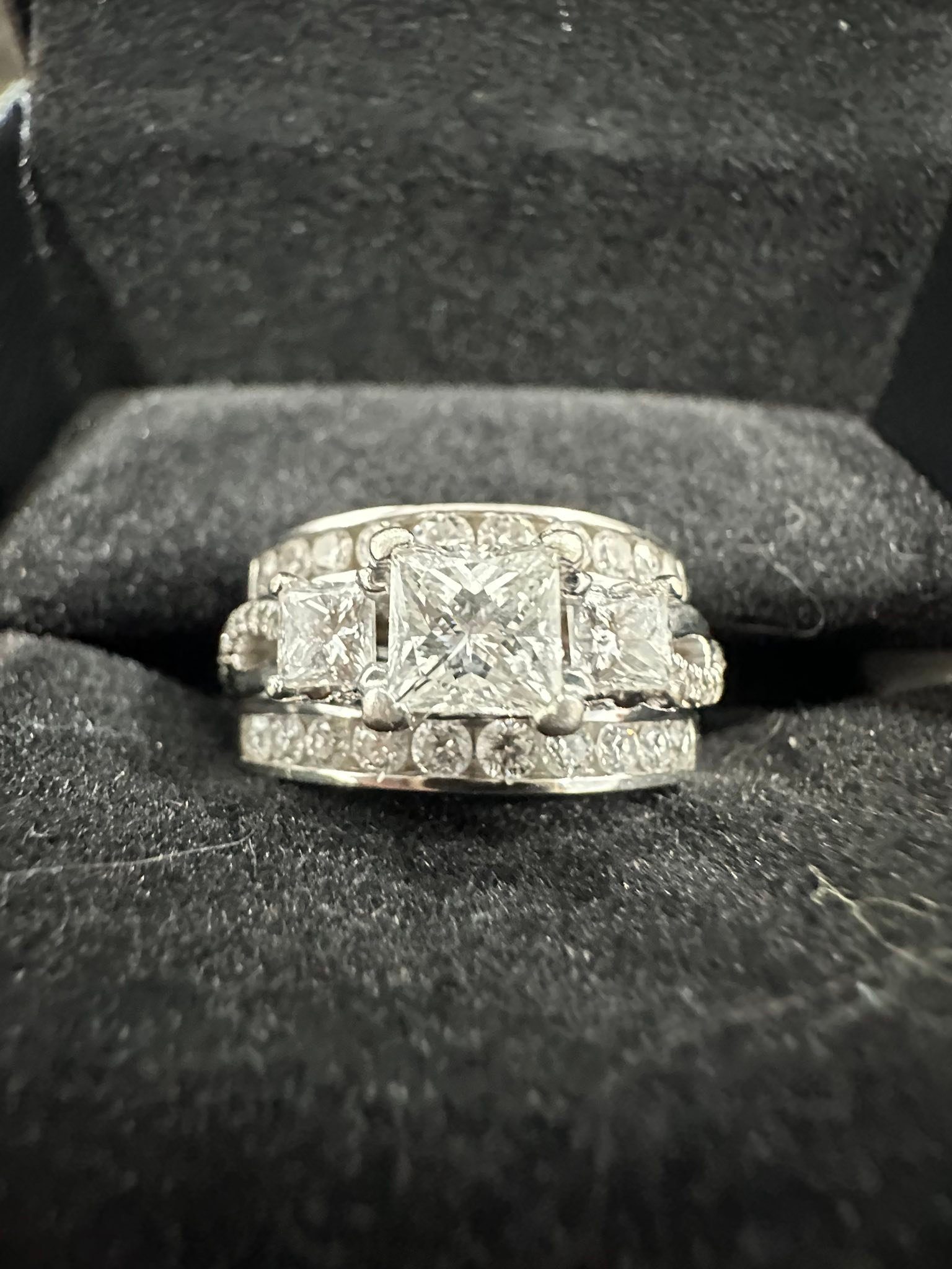 Ladies 18k/14kt white gold cushion halo wedding set. The ring is 