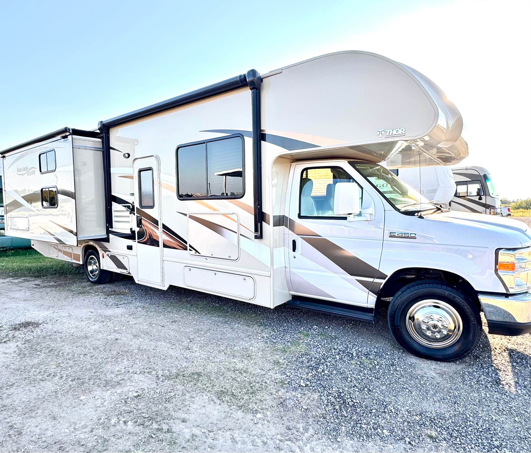 2017 32ft freedom, elite class C motorhome with two slide outs ...