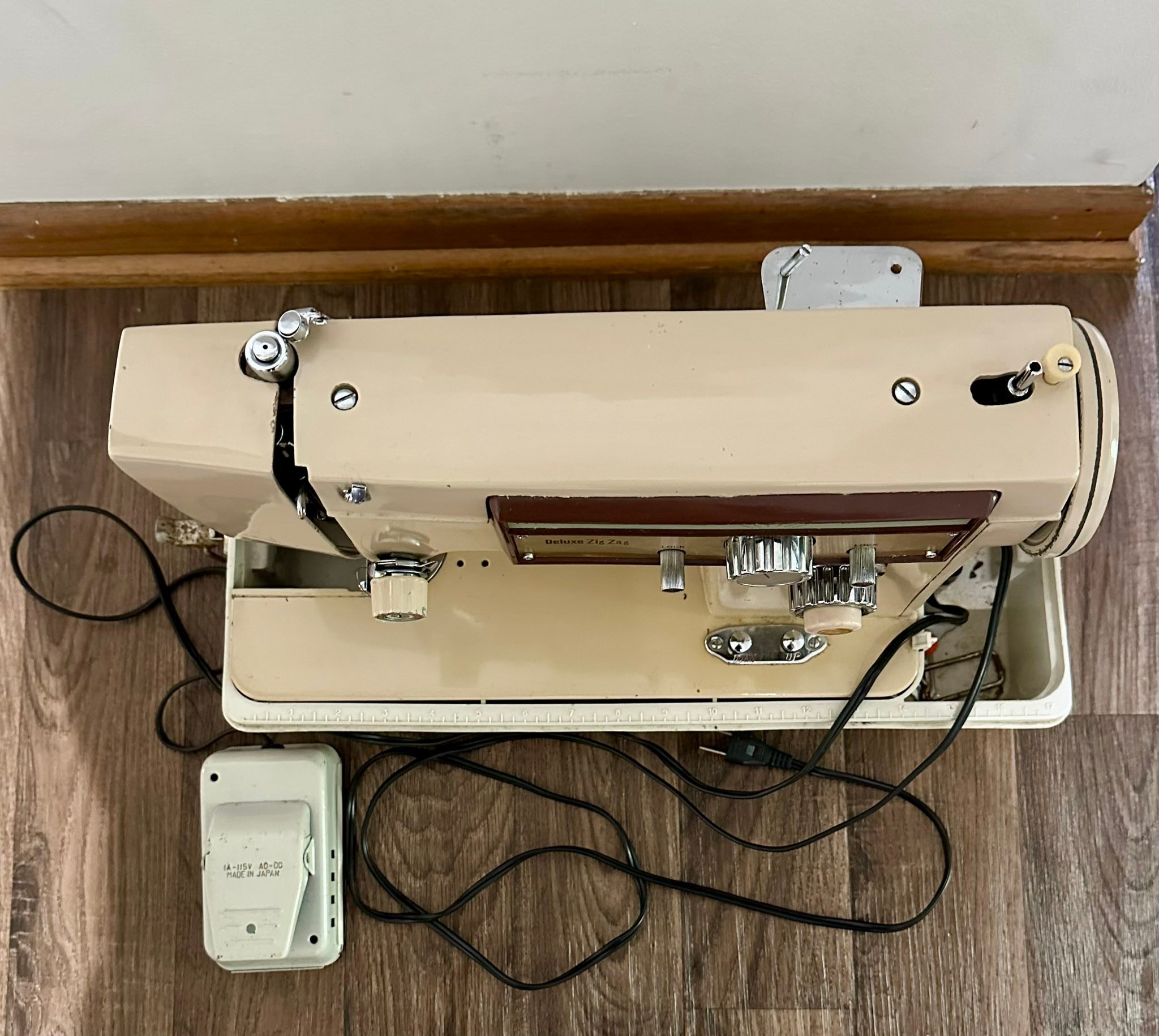 Fleetwood Deluxe Zig Zag sewing machine information?