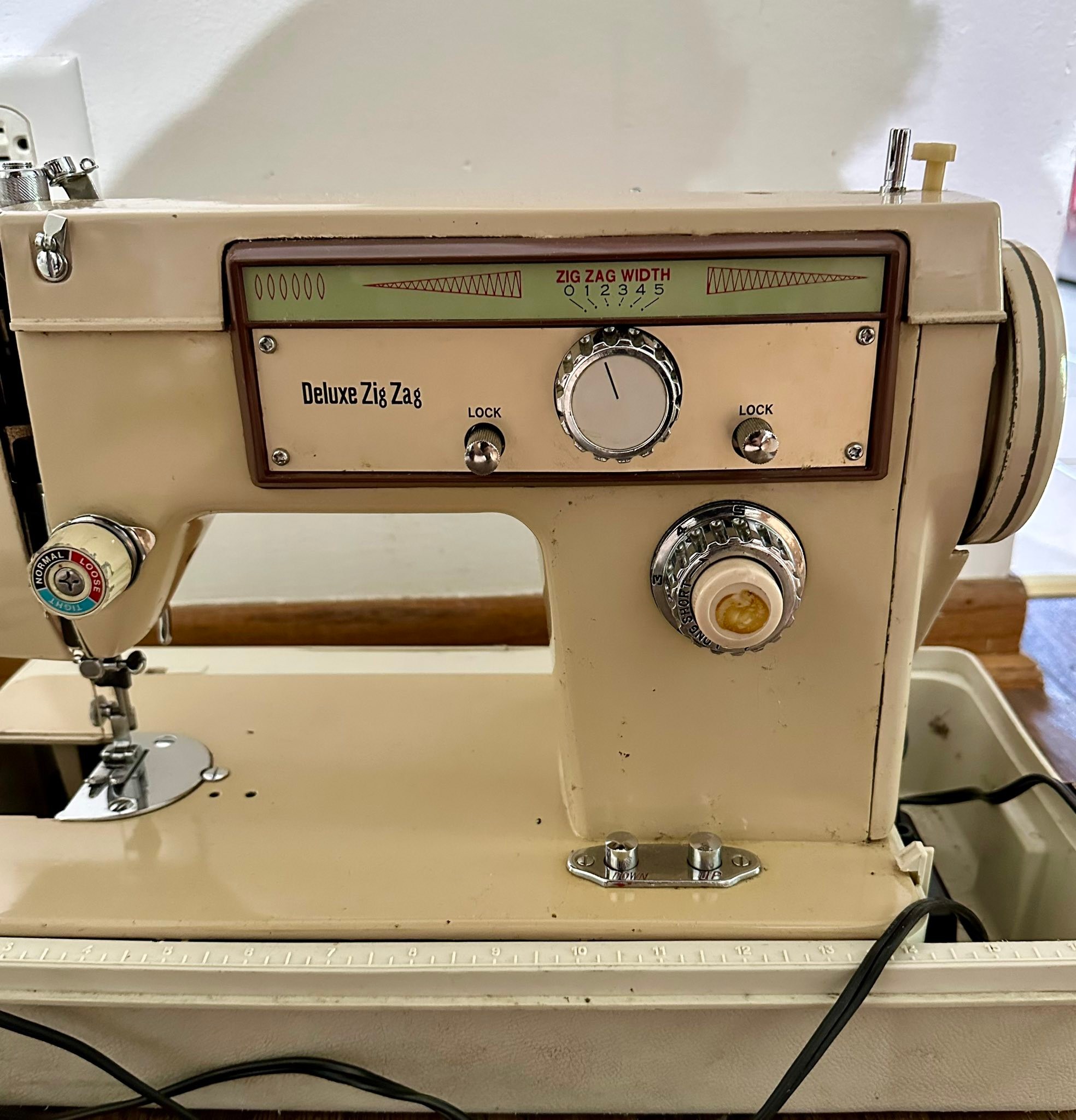 Fleetwood Deluxe Zig Zag sewing machine information?