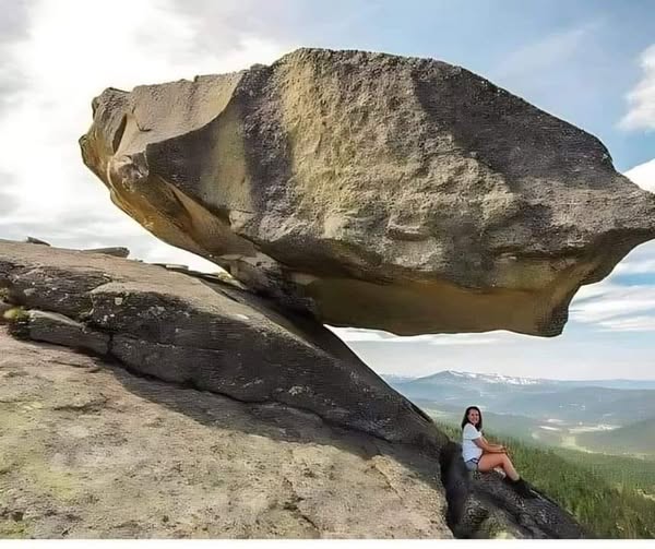 Most - The Balancing rock in Ergaki National park, Russia. The Hanging ...