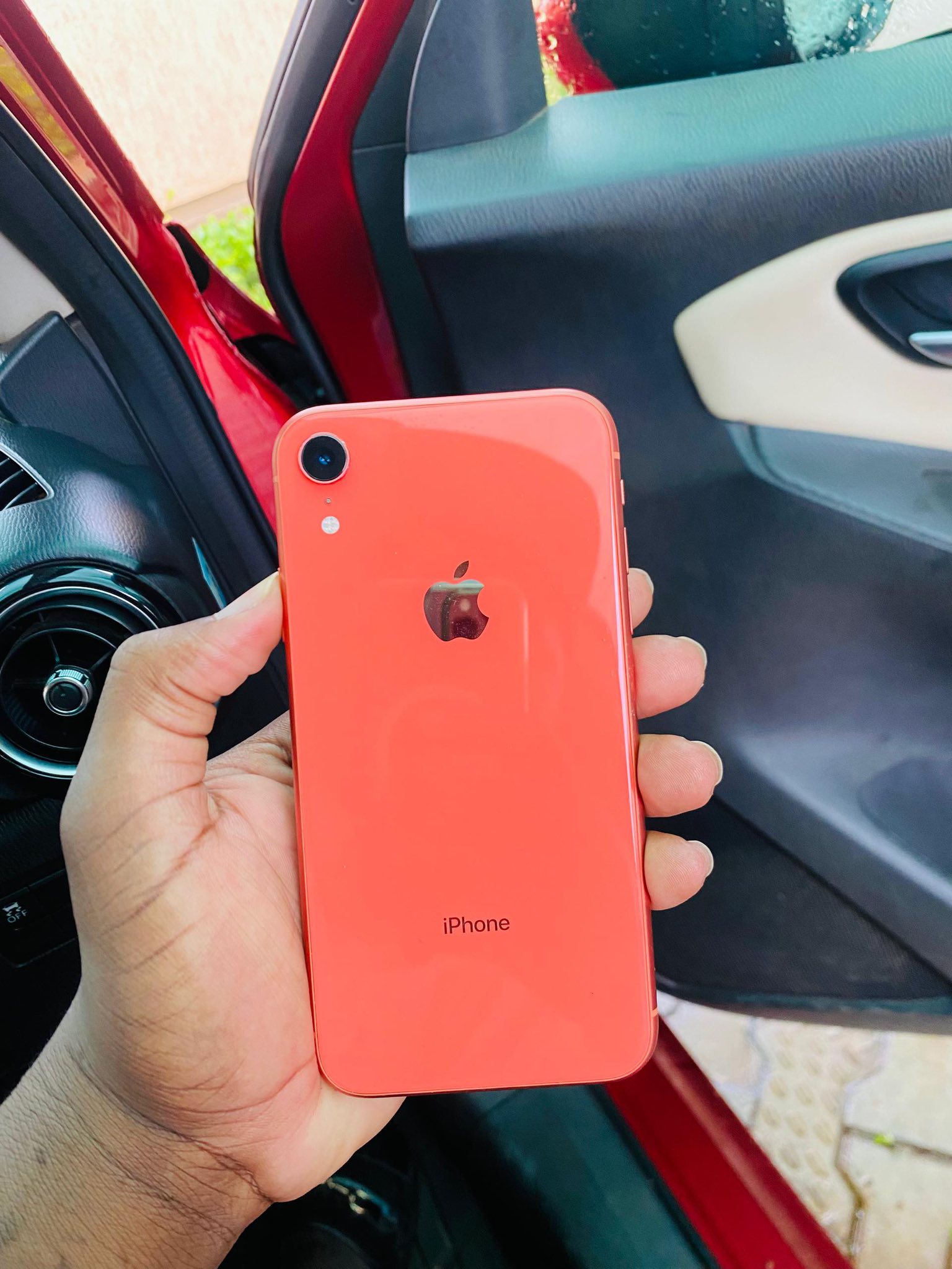 iPHONE XR
