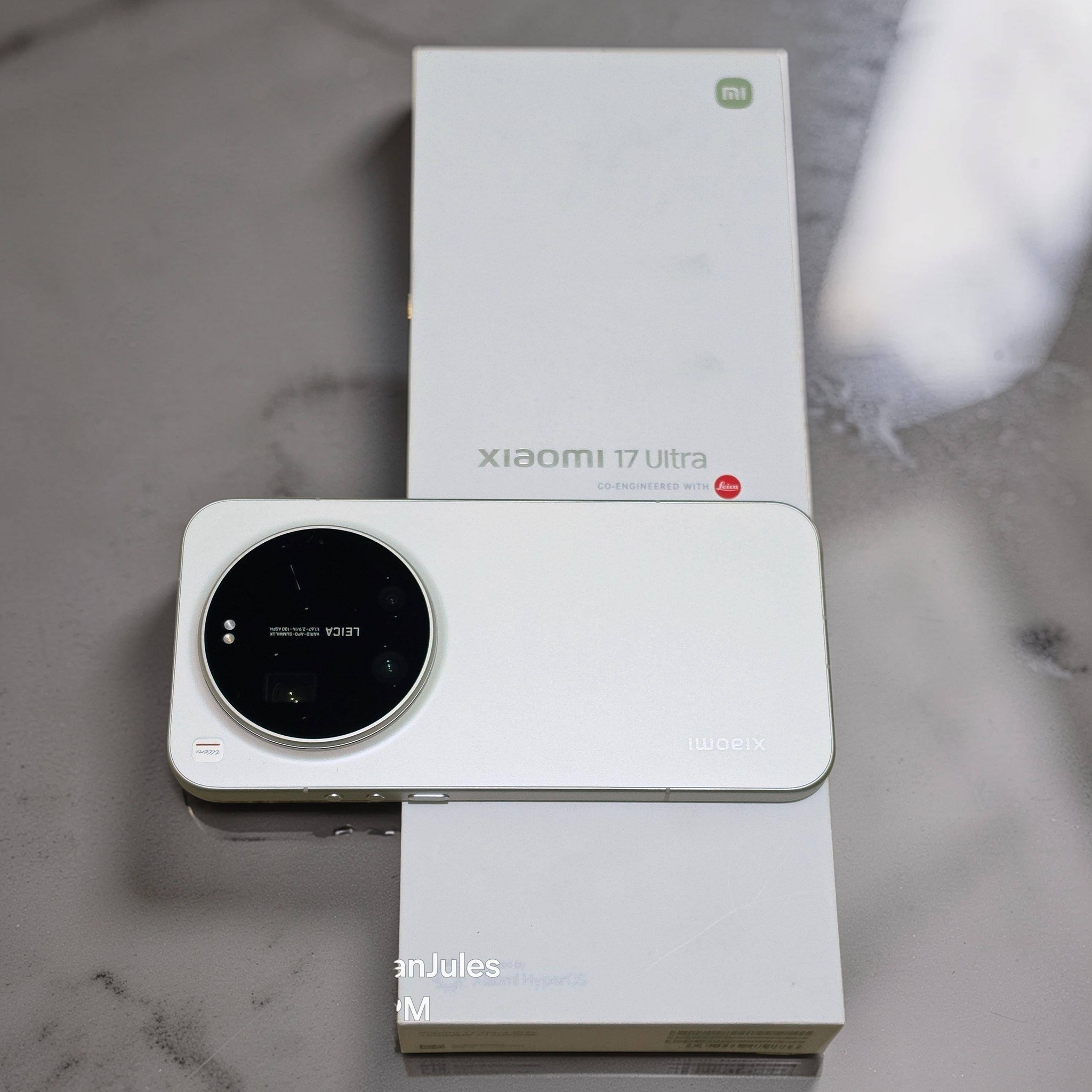 Xiaomi 17 Ultra White 512gb storage / 16gb RAM Snapdragon 8 Elite 