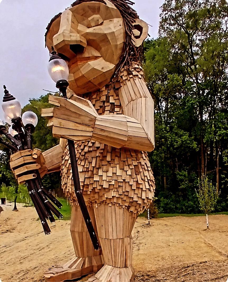 FLEYE（フライ）Troll-569 New troll sculpture in Wauwatosa, Wisconsin's firefly park