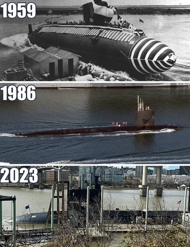I found a cool photo of the USS Blueback SS-581 cruising along.